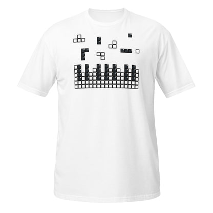 Camiseta con teclas de piano cayendo