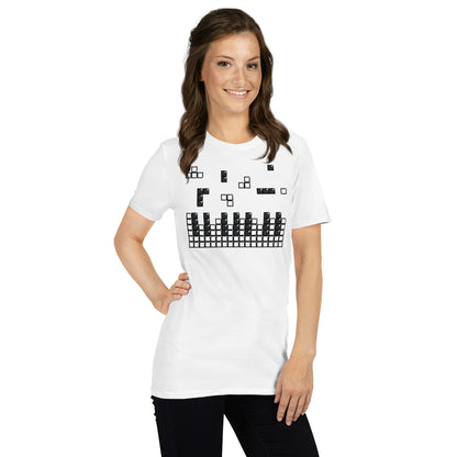 Camiseta con teclas de piano cayendo